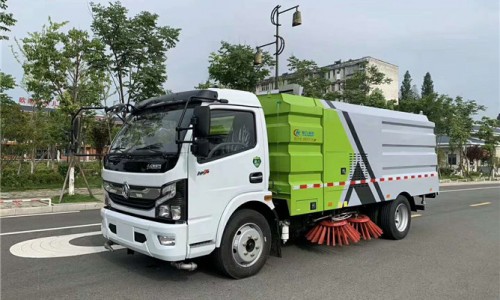 東風(fēng)多利卡D7掃路車 