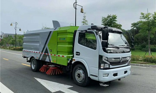 東風(fēng)多利卡D7掃路車 