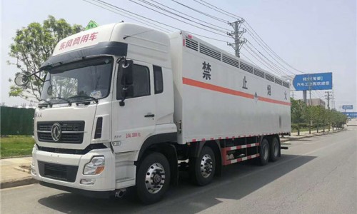 東風天龍雜項危險品運輸車 