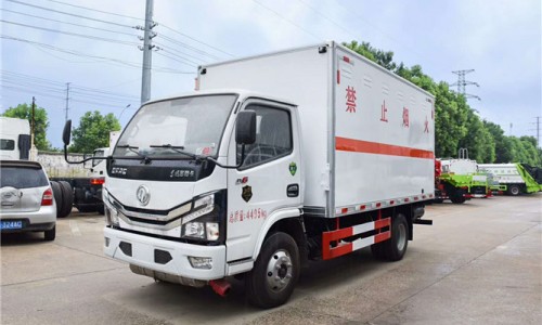 東風(fēng)D6危險(xiǎn)品廂式車 