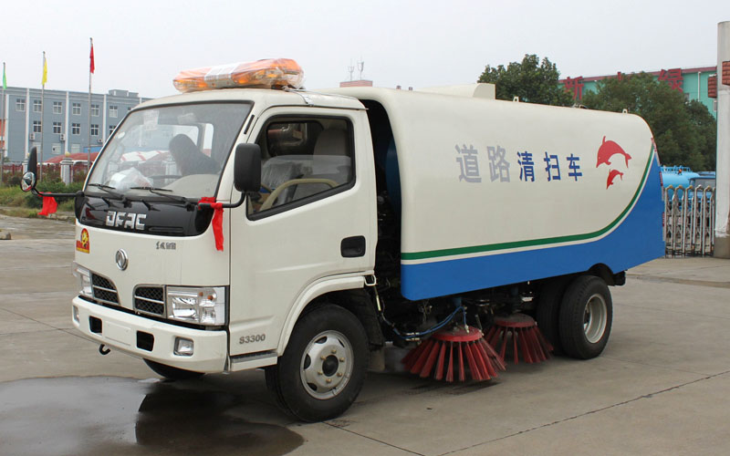 東風(fēng)金霸掃路車 