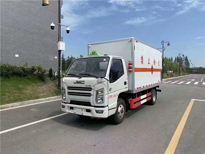 江鈴易燃液體運(yùn)輸車 